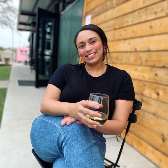 Welcome to Austin Babe ✨ Consignment! - Picture 2 of 2